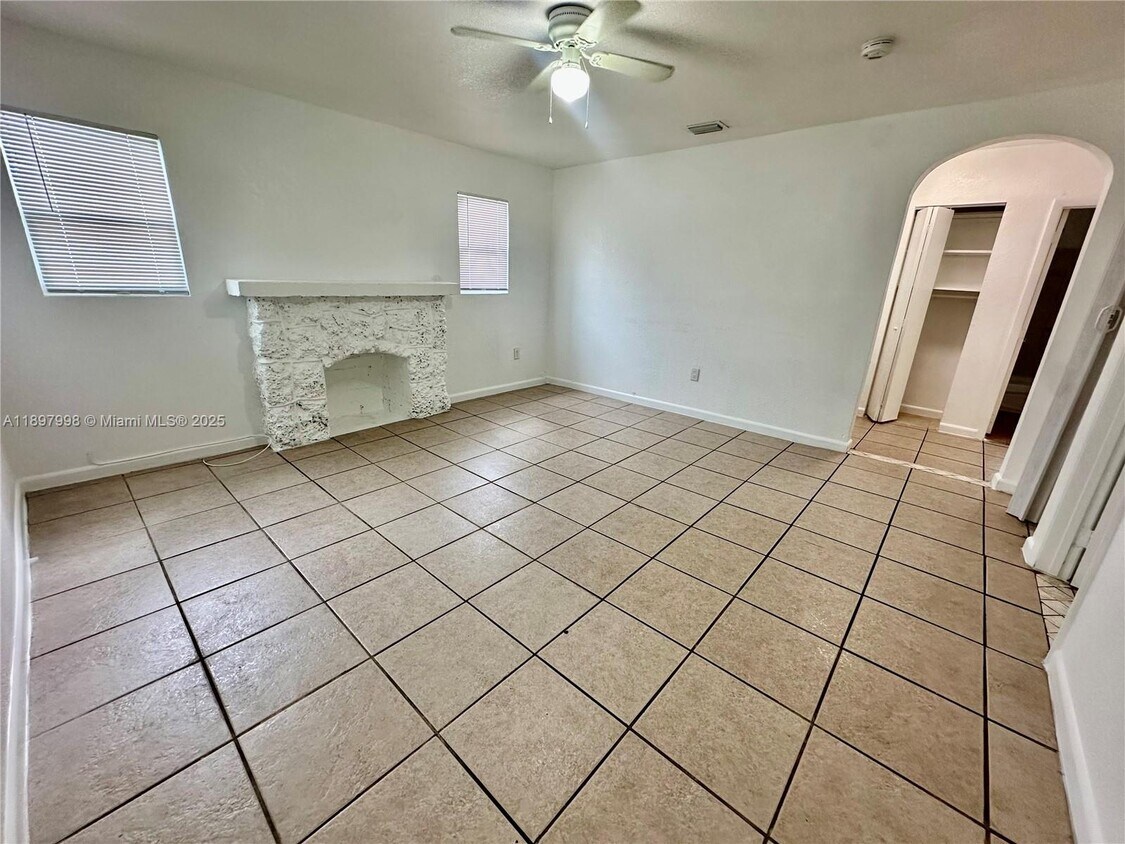 Foto principal - 6136 N Miami Ave
