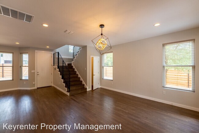 Foto del edificio - 3 br, 2.5 bath House - 5009 Pecan Springs Rd