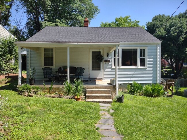 Foto del edificio - 2BD/1BA House Walking Distance to Downtown!