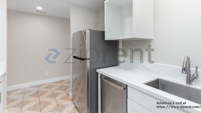 Building Photo - 391 Cll Cabezal