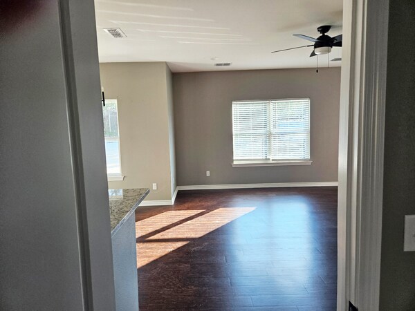 Sala de estar - 958 N Marshall St