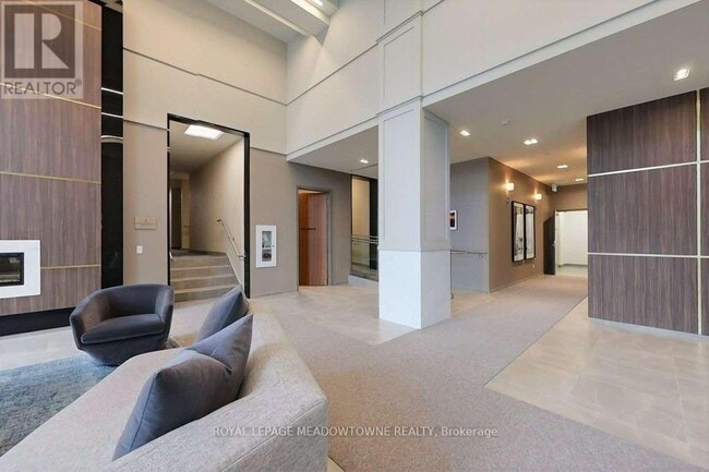 Photo du bâtiment - 4055-4055 Parkside Village Dr