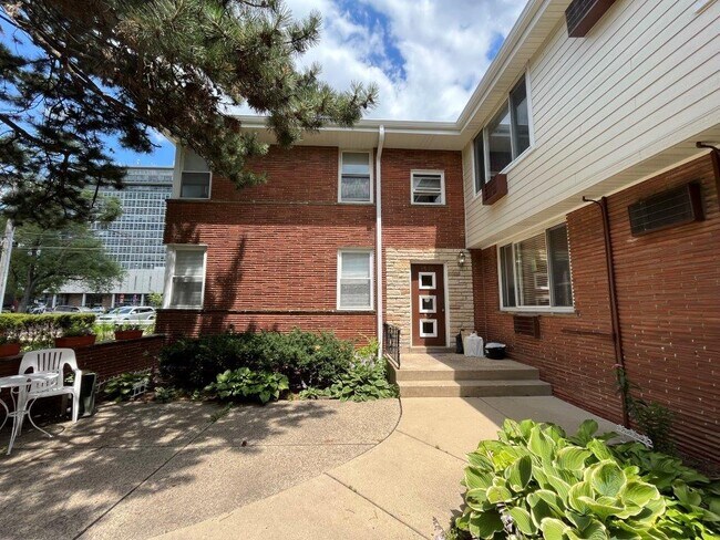 Foto del edificio - 1535 Bonnie Brae Pl