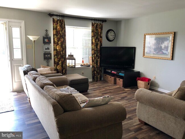 Foto del edificio - 310 Countryside Ct