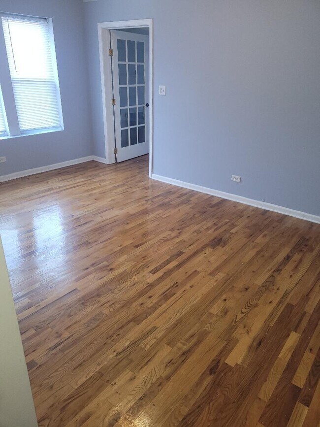 Foto del edificio - 1305 E 71st Pl