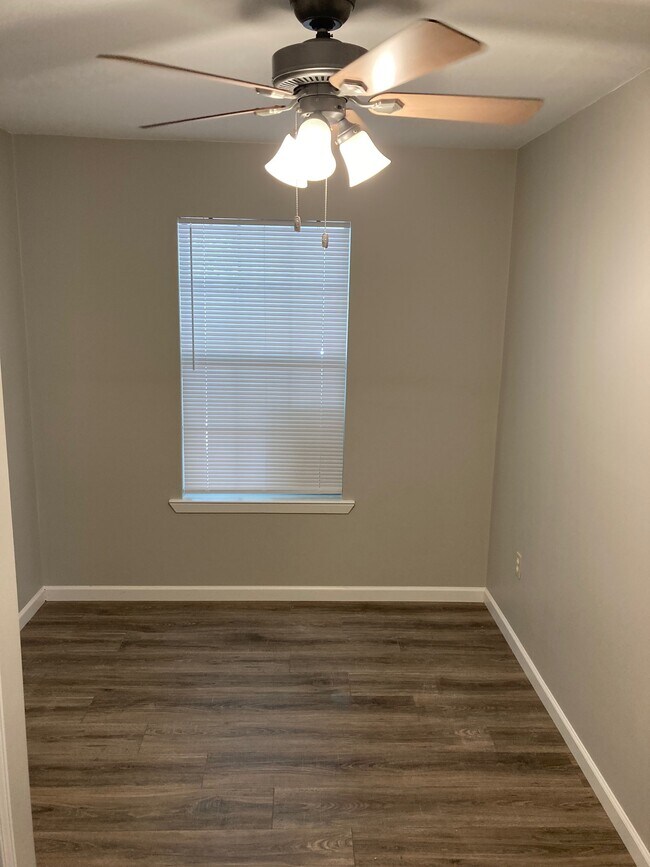 Cama 1 - 48352 Woodhaven Rd