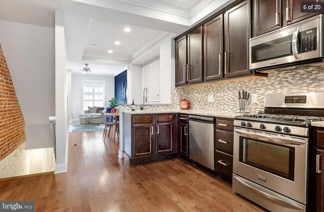 Foto del edificio - 3230 E Lombard St
