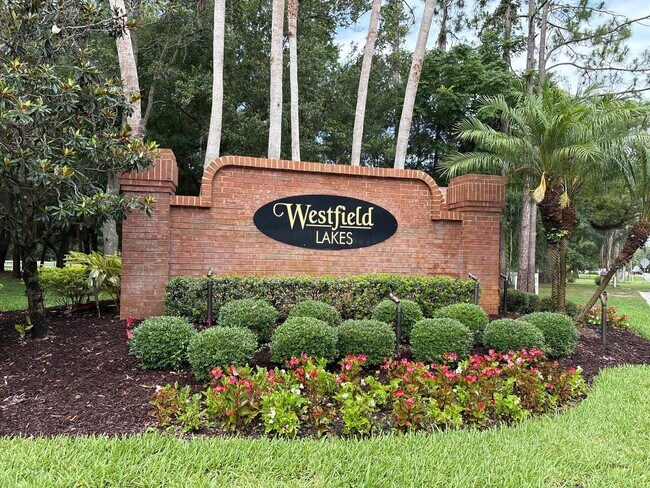 Building Photo - Stunning 6-Bedroom Pool Home in Desirable ...