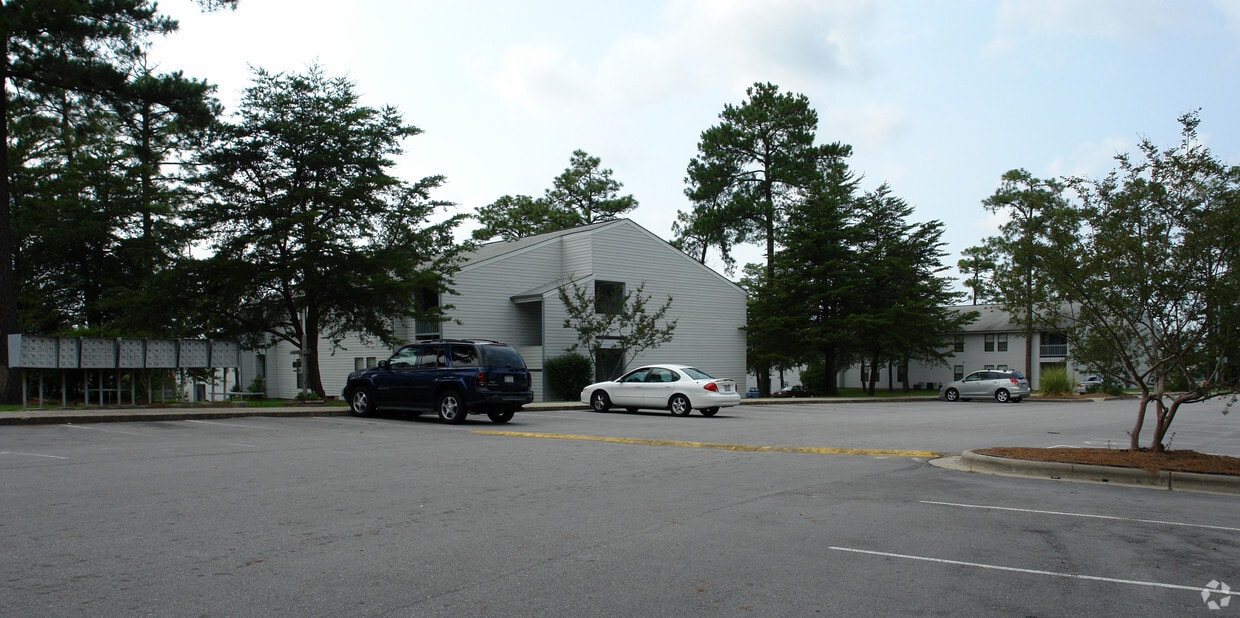 Building Photo - Cumberland Gardens Apartments