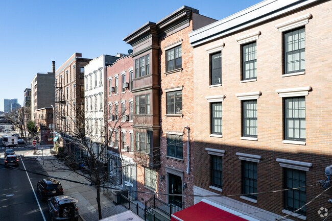 Building Photo - 110 Willow Ave