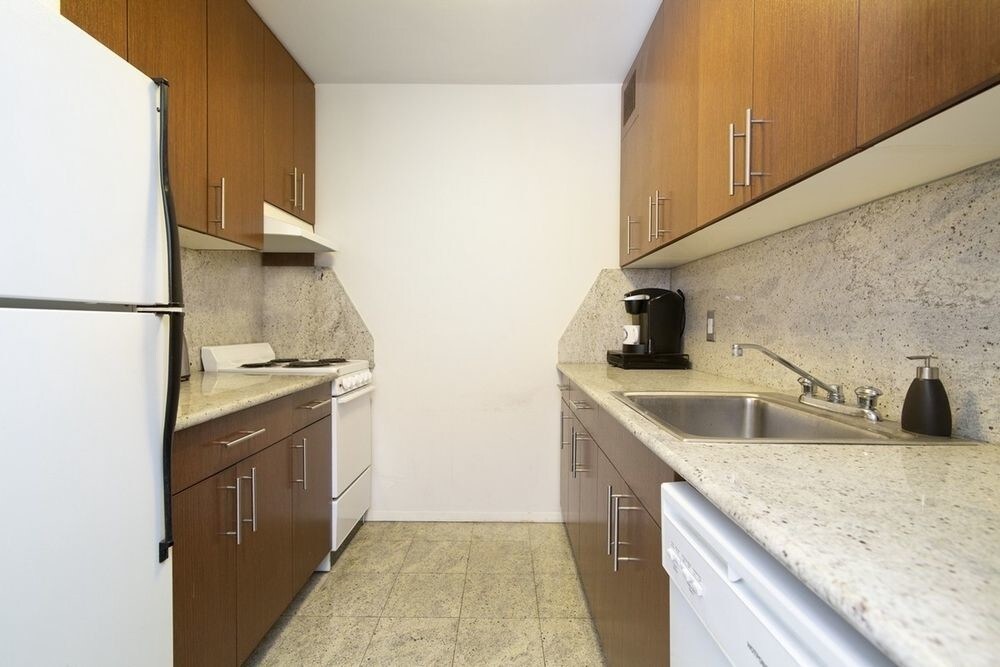 Building Photo - 284 Mott St