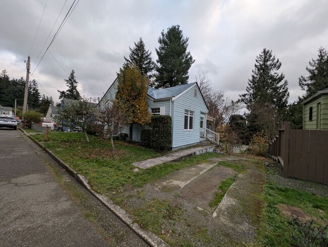 Photo - Quaint 2 Bedroom in Navy Yard City - TONS of Extra Space! Available Now! House