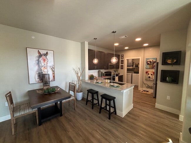 Foto del edificio - 425 El Rio St