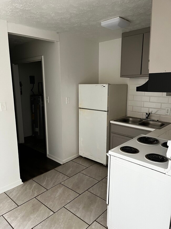 Building Photo - 216 Tabor Drive, Unit 3