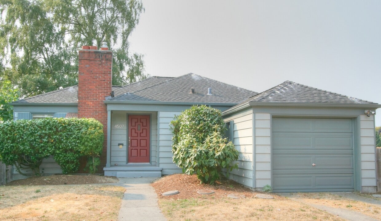 Primary Photo - 4507 45th Ave SW