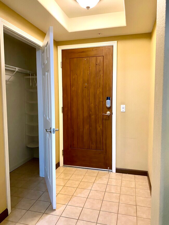 Entrance Door and Storage - 809 Auzerais Ave