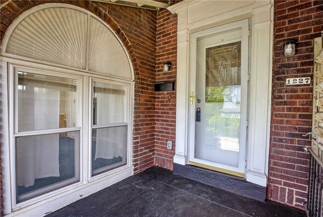 Photo - 1227 Denisonview St House