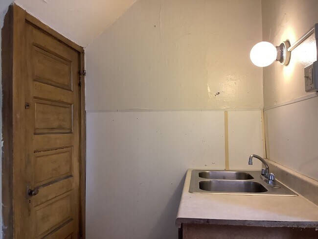 Foto del edificio - 503-503 McLane Ave