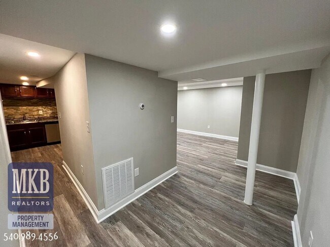 Foto del edificio - 1813 Oxford Ave SW