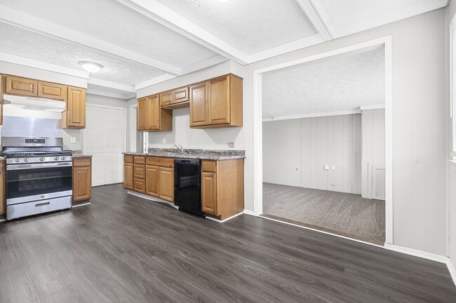 Building Photo - 34000 Fernwood St