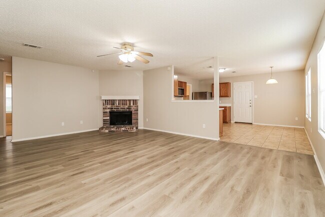 Foto del edificio - 5112 Royal Burgess Dr