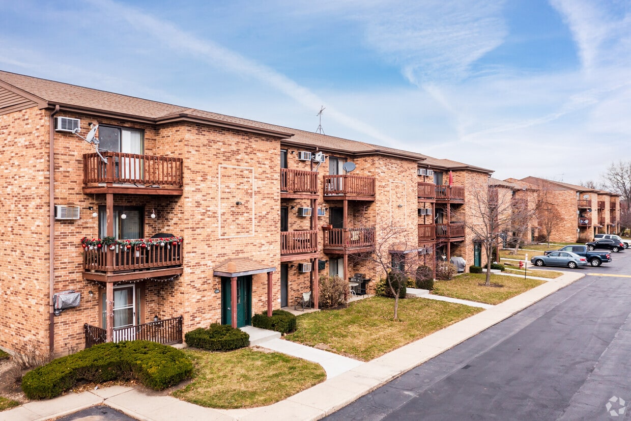 Primary Photo - 1300 N Geneva Dr