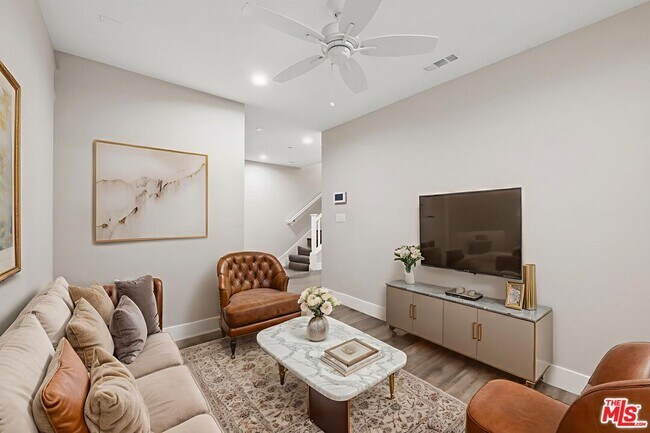 Foto del edificio - 4454 Paxton Pl