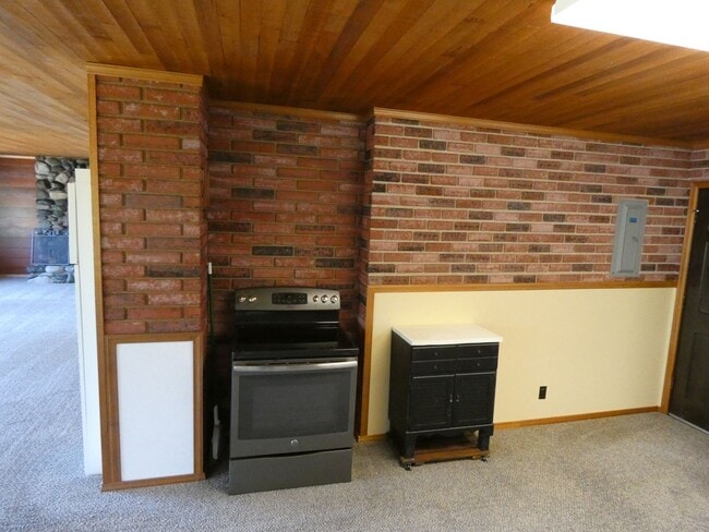 Building Photo - 71 Saghalie Trl