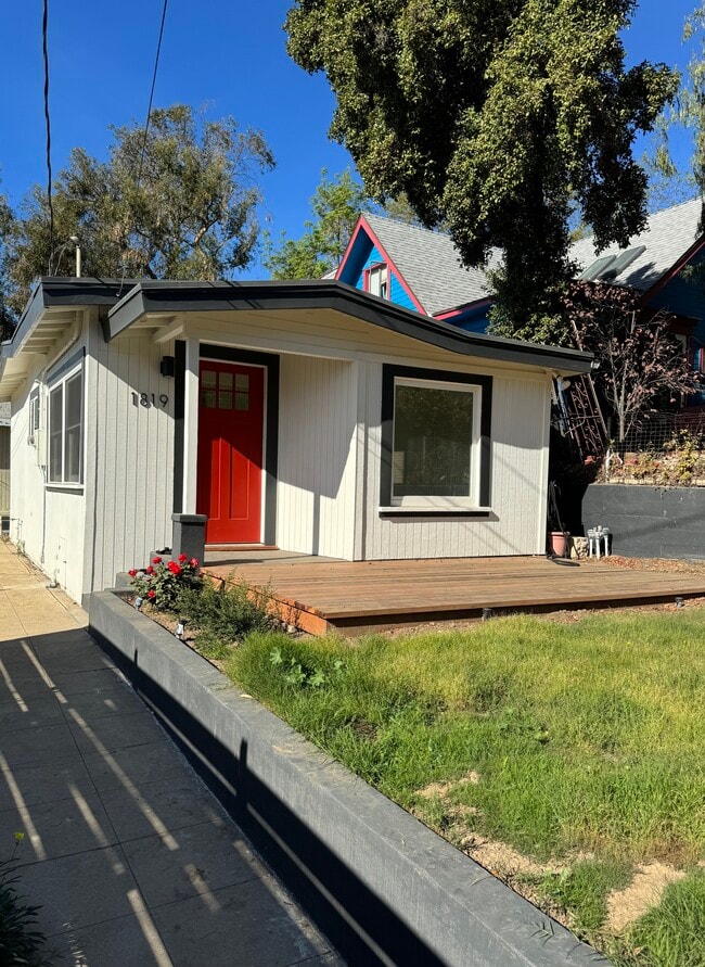 Building Photo - 1819 N Alvarado St