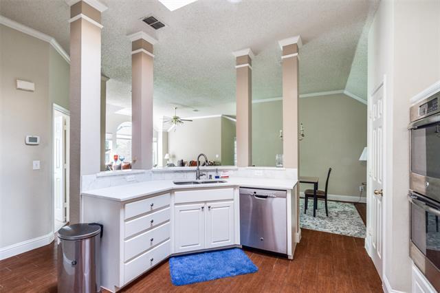 Foto del edificio - 6816 Thorncliff Trail