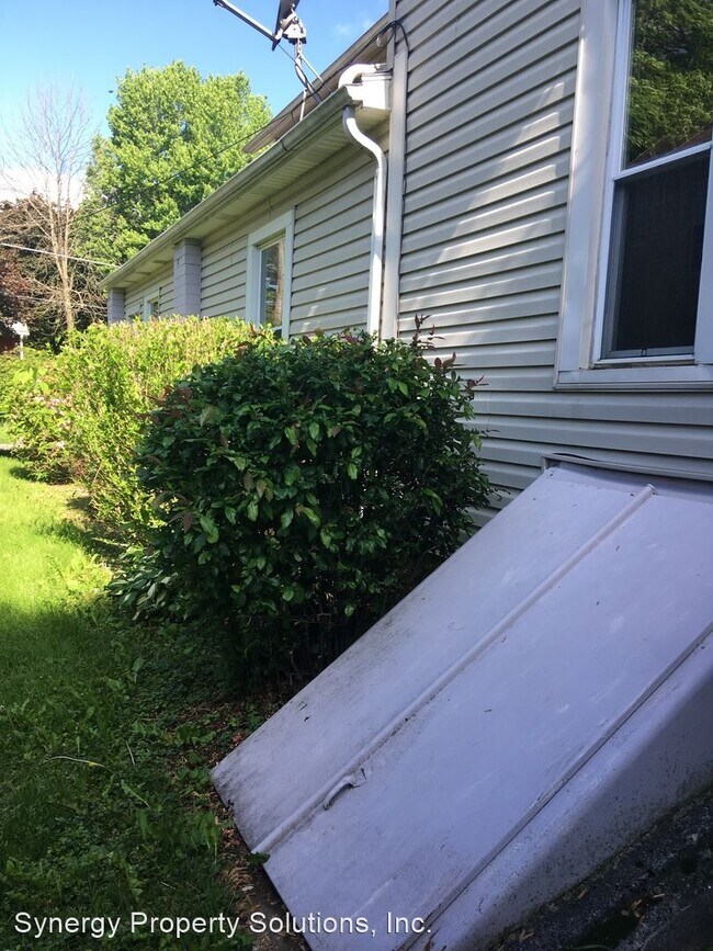 Building Photo - 4 br, 1.5 bath House - N. Union St. 265 Cr...