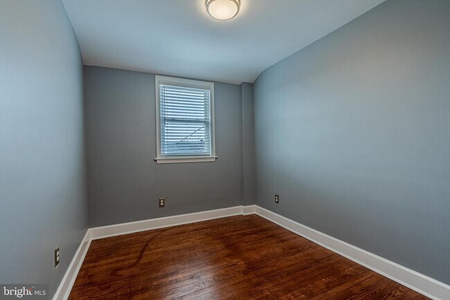 Building Photo - 1641 Thetford Rd