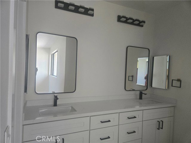 Building Photo - 15137 Magnolia Blvd