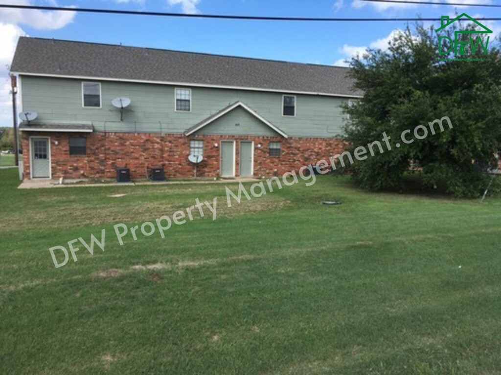 Primary Photo - Walnut Apartments