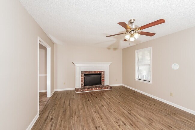 Building Photo - 1717 Wendy Cir
