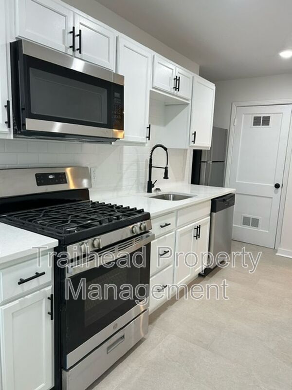 Foto del edificio - 304 E Gregory Blvd