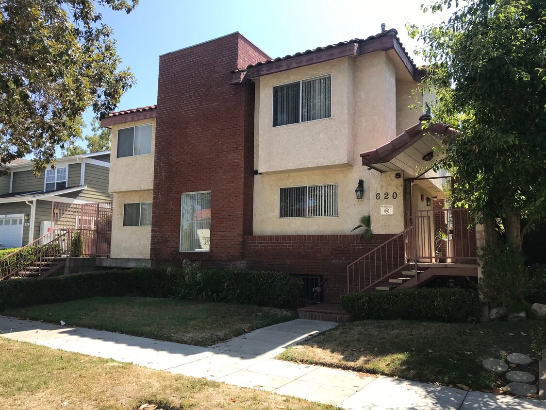 Primary Photo - 620 Geneva St