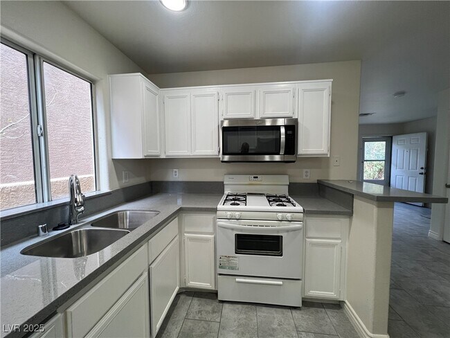 Foto del edificio - 5586 Lago Ct