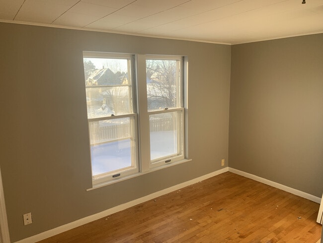 Building Photo - 215-217 N Elm St