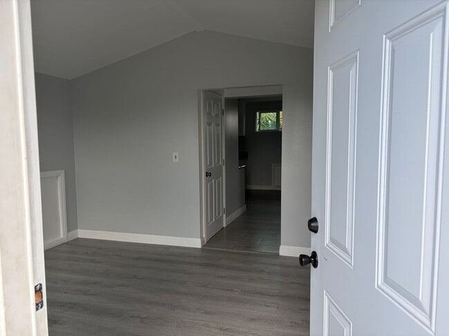 Building Photo - 1254 1/2 West 41st Place