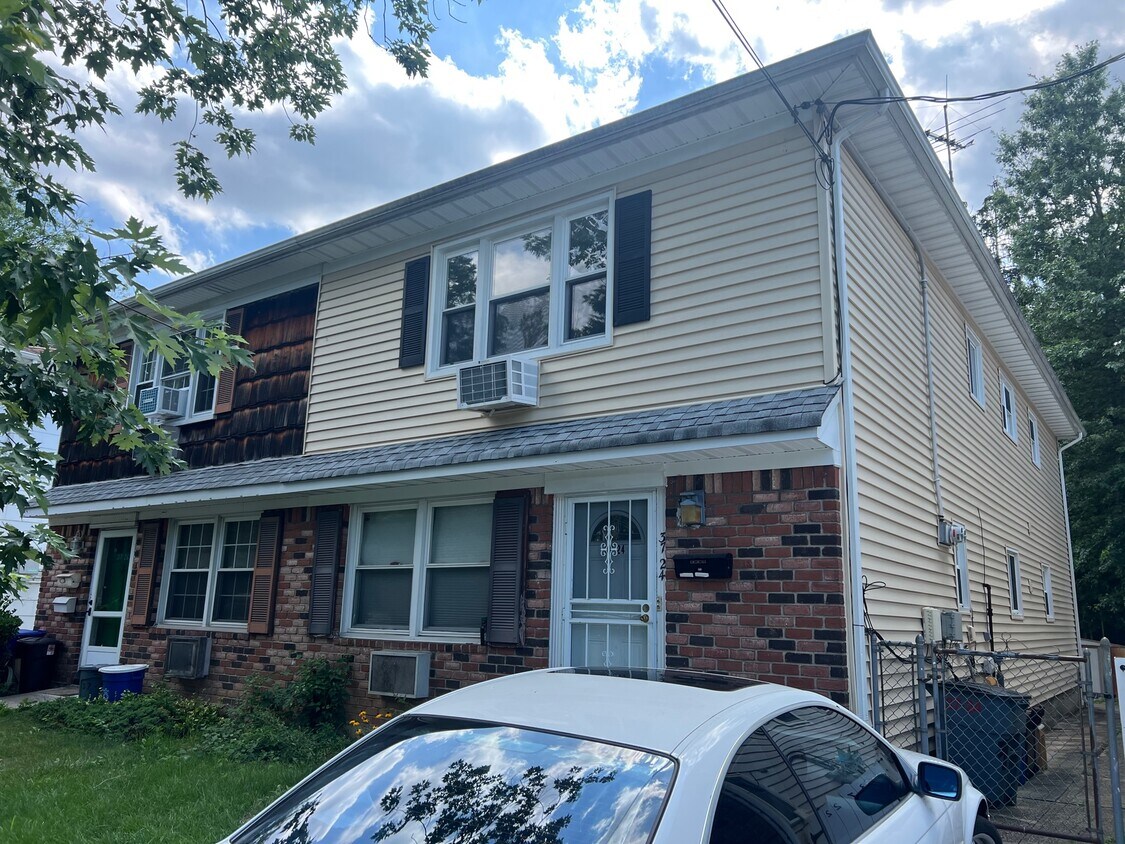 Foto principal - 3724 Brookside St