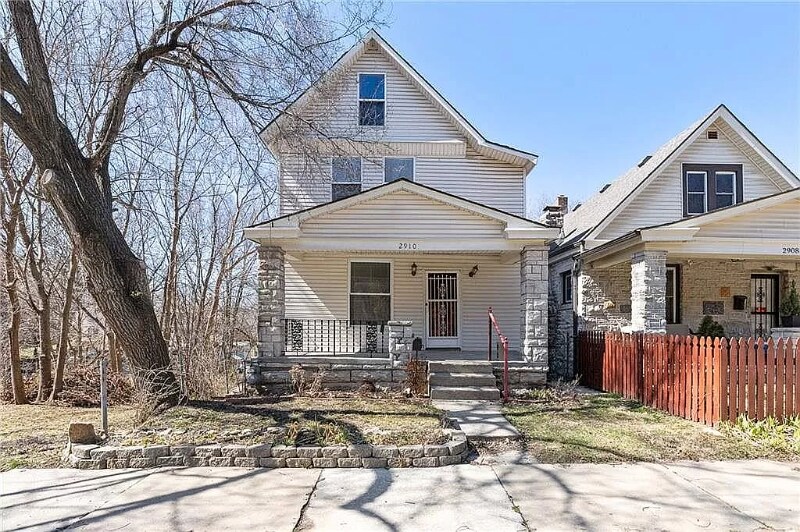 Primary Photo - 2910 Belleview Ave