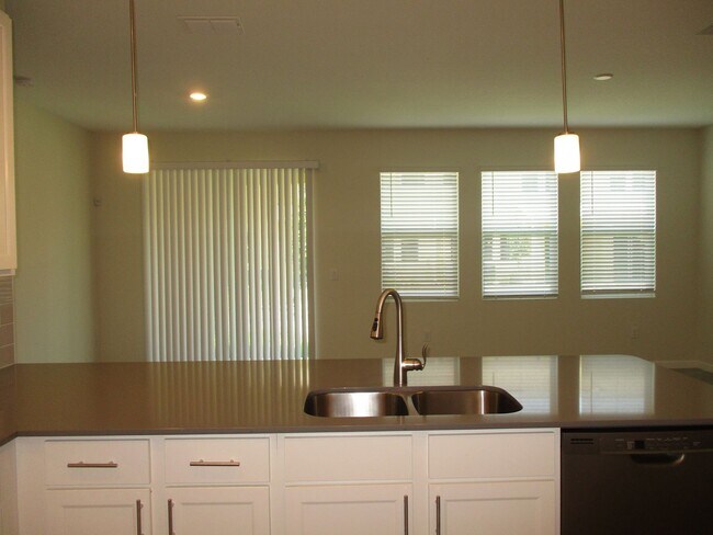 Foto del edificio - 3BD/2.5BA Townhome in Econ Trails Near Val...