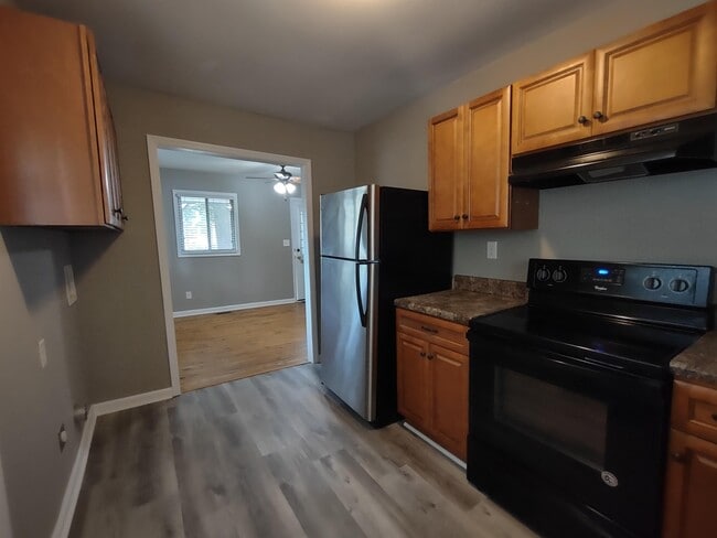 Building Photo - 8329 Oak Dr
