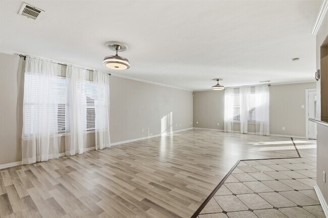 Building Photo - 2918 St Rita Dr