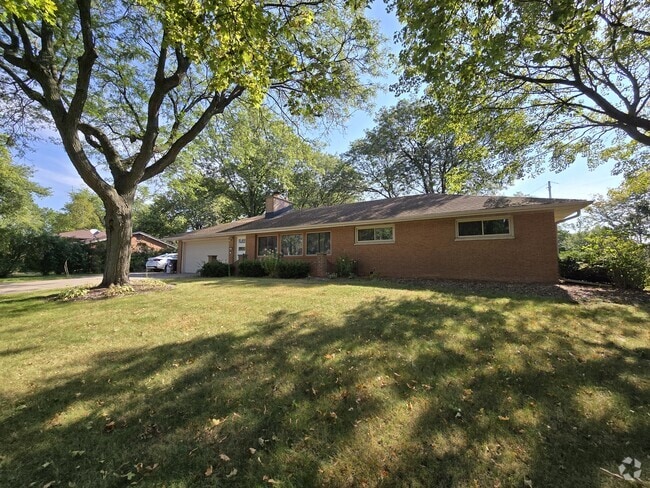 Building Photo - 3600 Goetz Dr
