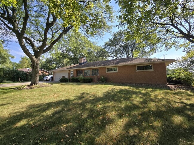 Building Photo - 3600 Goetz Dr