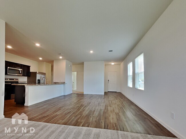 Foto del edificio - 1056 Banyon Tree Ln