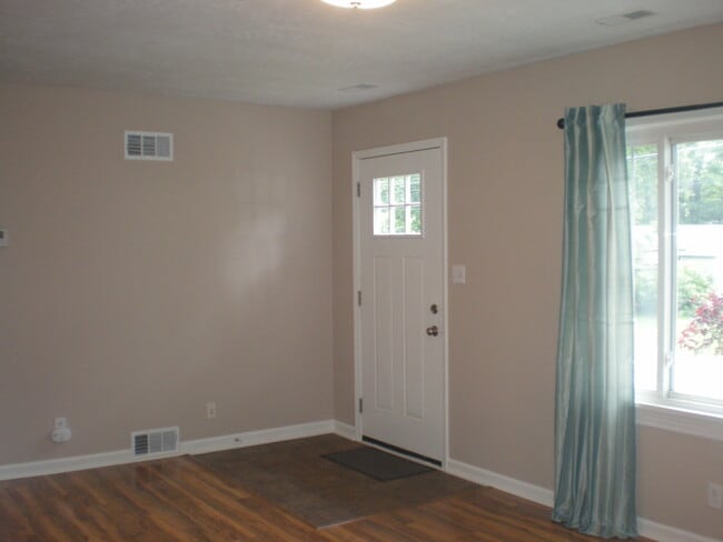 Building Photo - 118 Robinwood Blvd