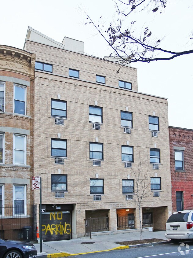 Primary Photo - 528 Bergen St